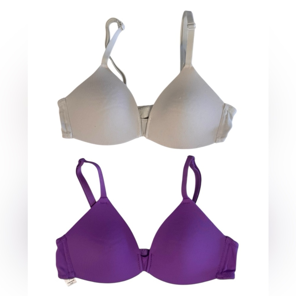 Set of 2 slightly padded wireless Hanes bras size 32/M in white & purple